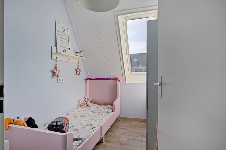 Photo 12 of Van Irhovenstraat 27