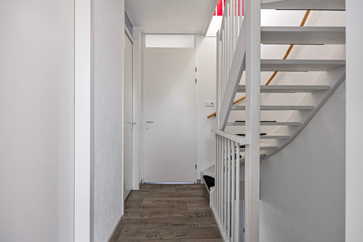 Photo 15 of Van Irhovenstraat 27