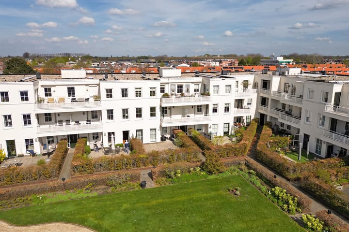 Photo 3 of Van Hogendorpstraat 105