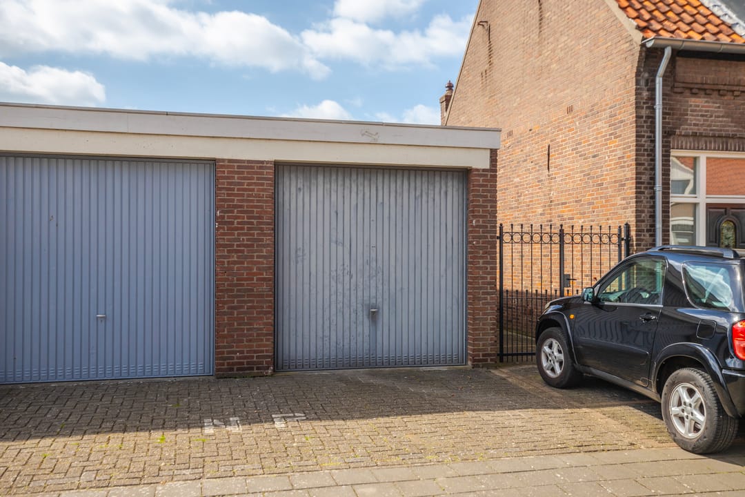 Photo 32 of Rheastraat 5