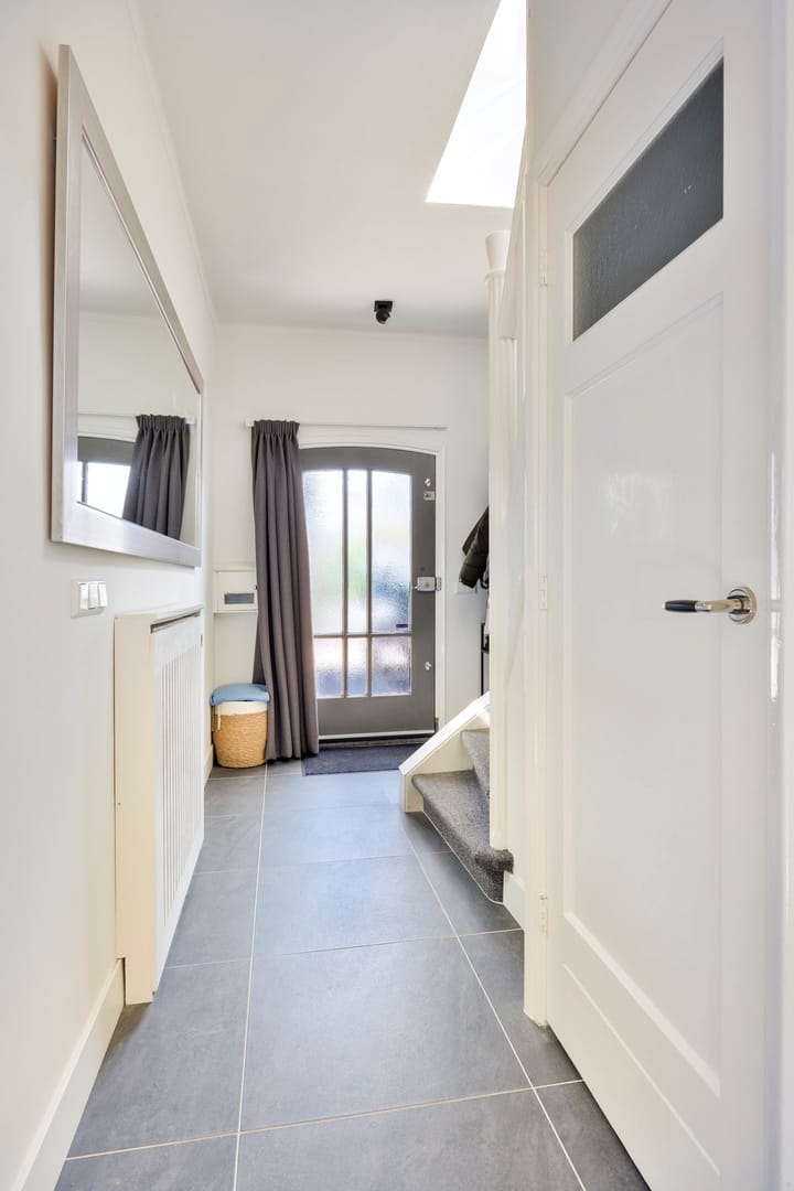 Photo 8 of Van Limburg Stirumstraat 18