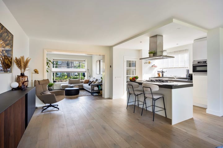 Photo 15 of Van Limburg Stirumstraat 18