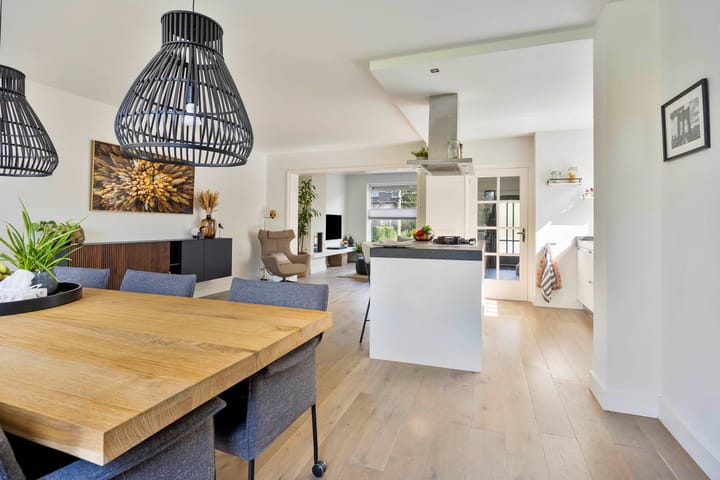 Photo 17 of Van Limburg Stirumstraat 18