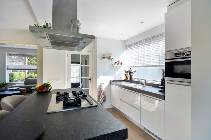 Photo 18 of Van Limburg Stirumstraat 18