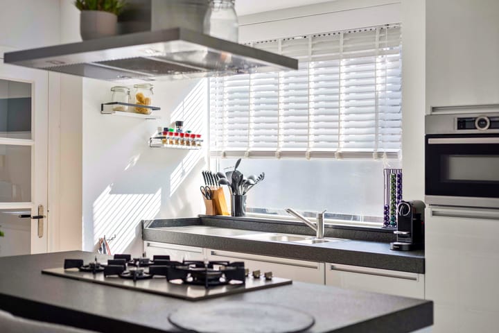 Photo 19 of Van Limburg Stirumstraat 18