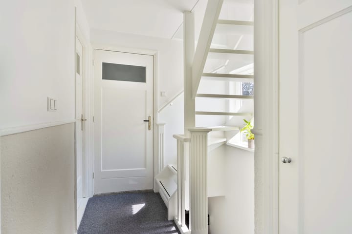 Photo 22 of Van Limburg Stirumstraat 18