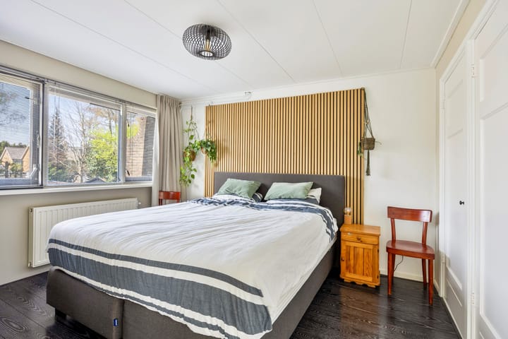 Photo 23 of Van Limburg Stirumstraat 18