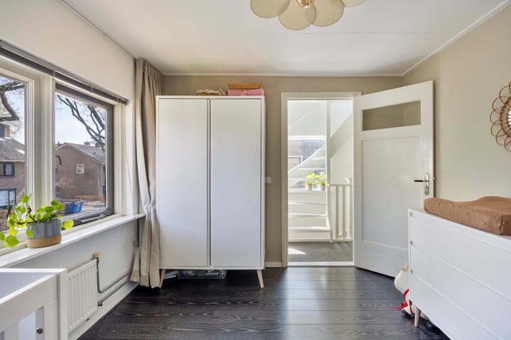 Photo 28 of Van Limburg Stirumstraat 18