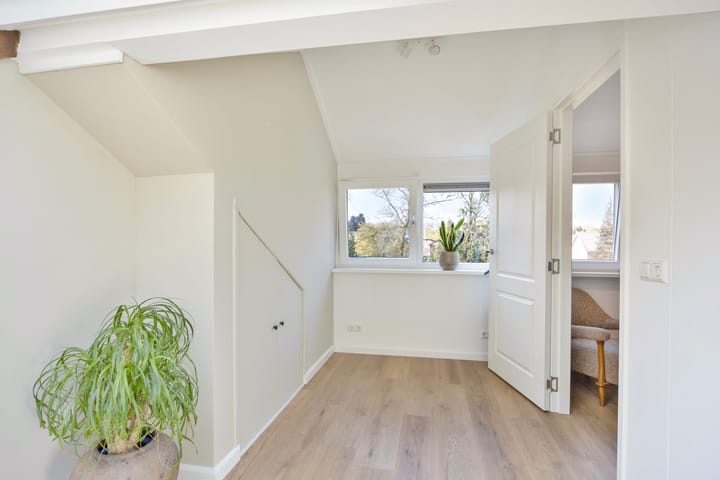 Photo 31 of Van Limburg Stirumstraat 18