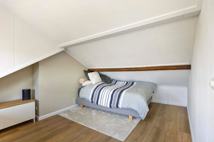 Photo 33 of Van Limburg Stirumstraat 18