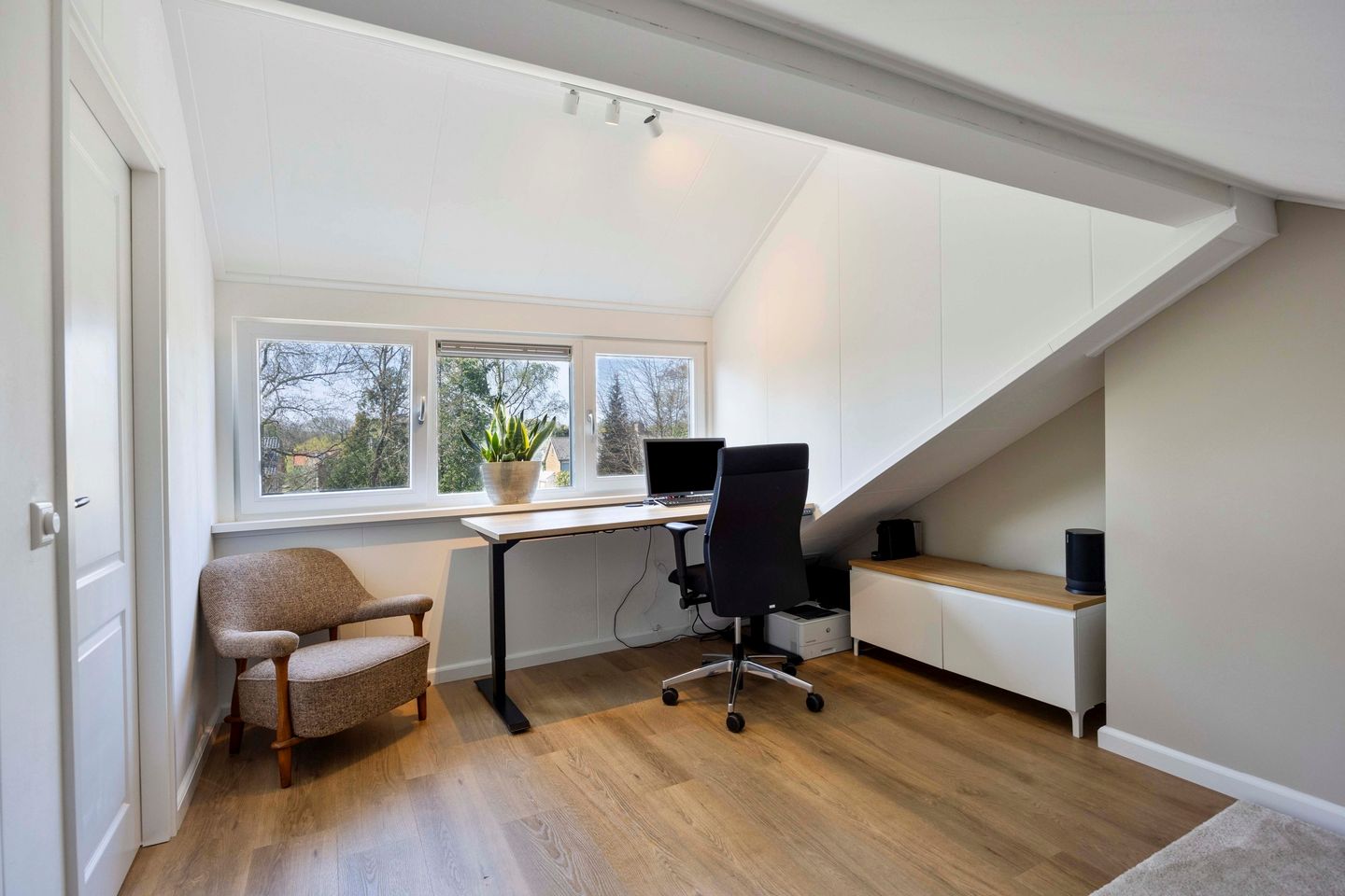 Foto 34 van Van Limburg Stirumstraat 18