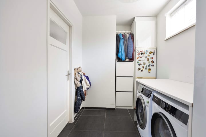 Photo 35 of Van Limburg Stirumstraat 18