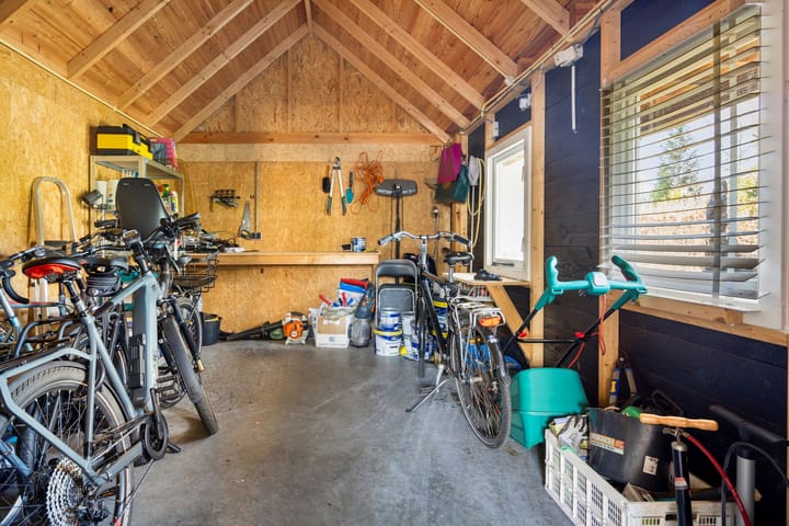 Photo 40 of Van Limburg Stirumstraat 18