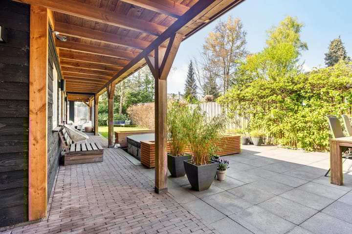 Photo 43 of Van Limburg Stirumstraat 18