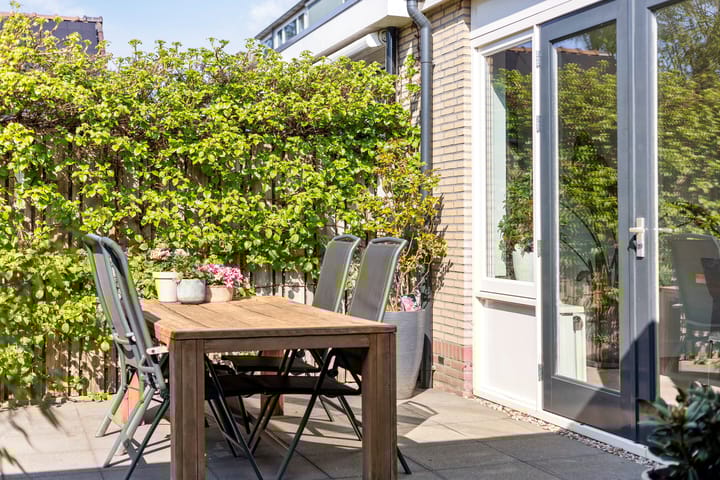 Photo 44 of Van Limburg Stirumstraat 18