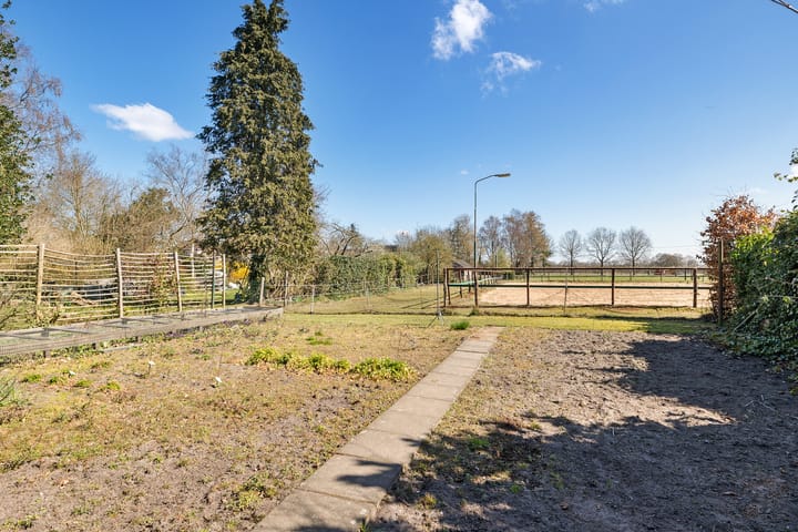 Foto 30 van Burg Tonkensstraat 3