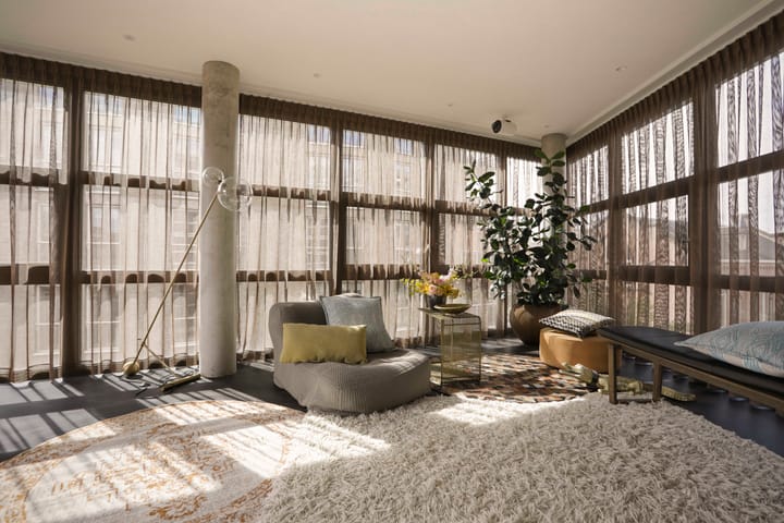 Photo 21 of Dulcie Septemberpad 24