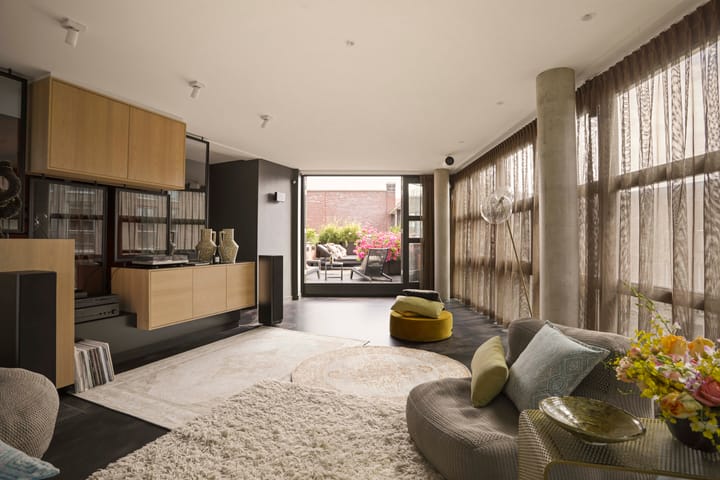 Photo 23 of Dulcie Septemberpad 24