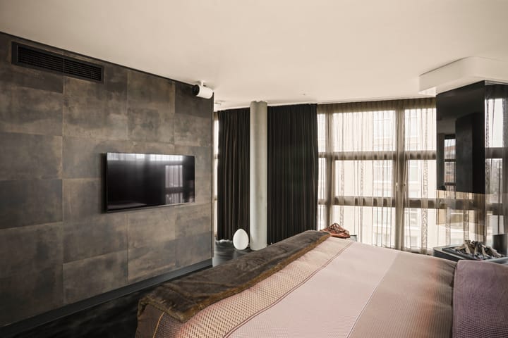 Photo 32 of Dulcie Septemberpad 24