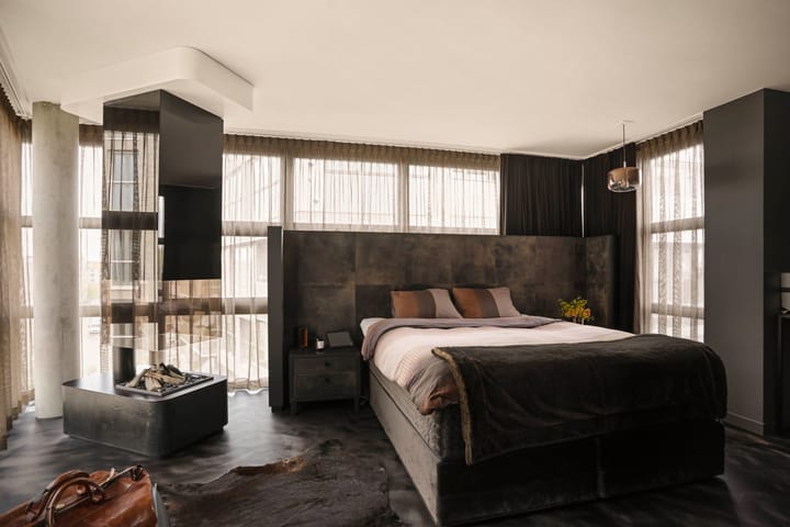 Photo 34 of Dulcie Septemberpad 24