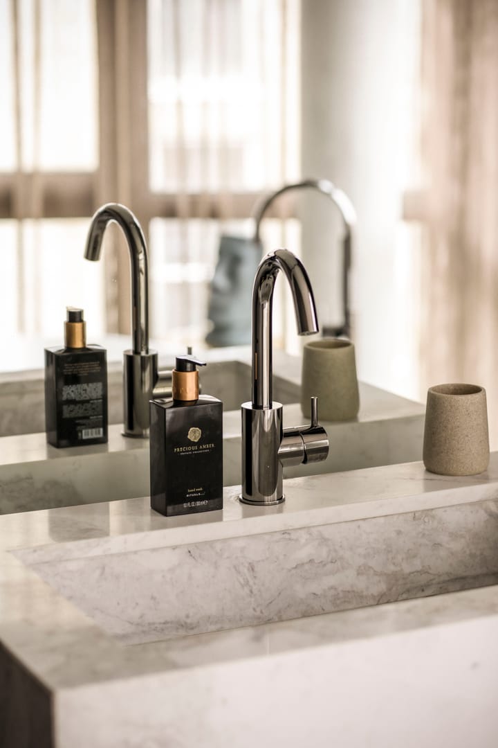 Photo 38 of Dulcie Septemberpad 24