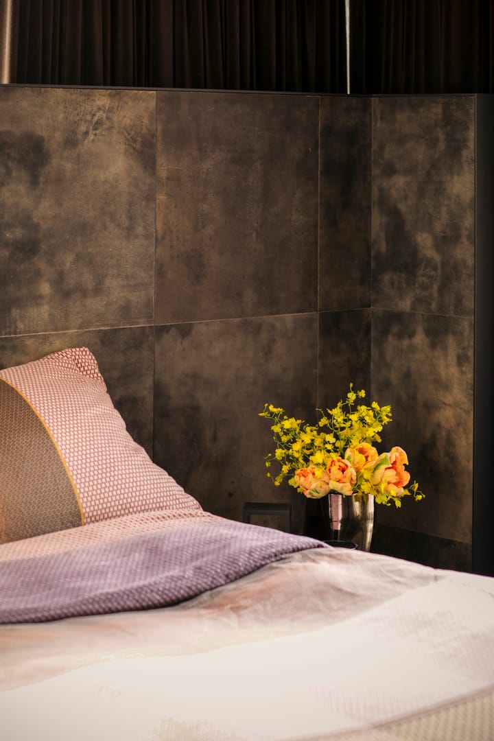 Photo 40 of Dulcie Septemberpad 24