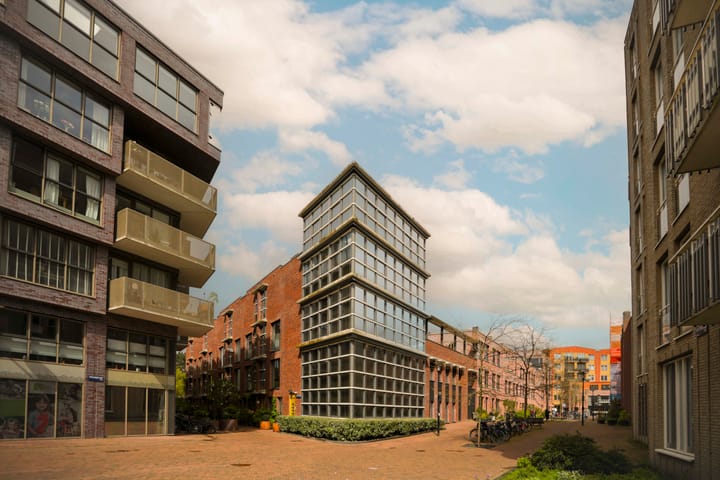 Photo 41 of Dulcie Septemberpad 24