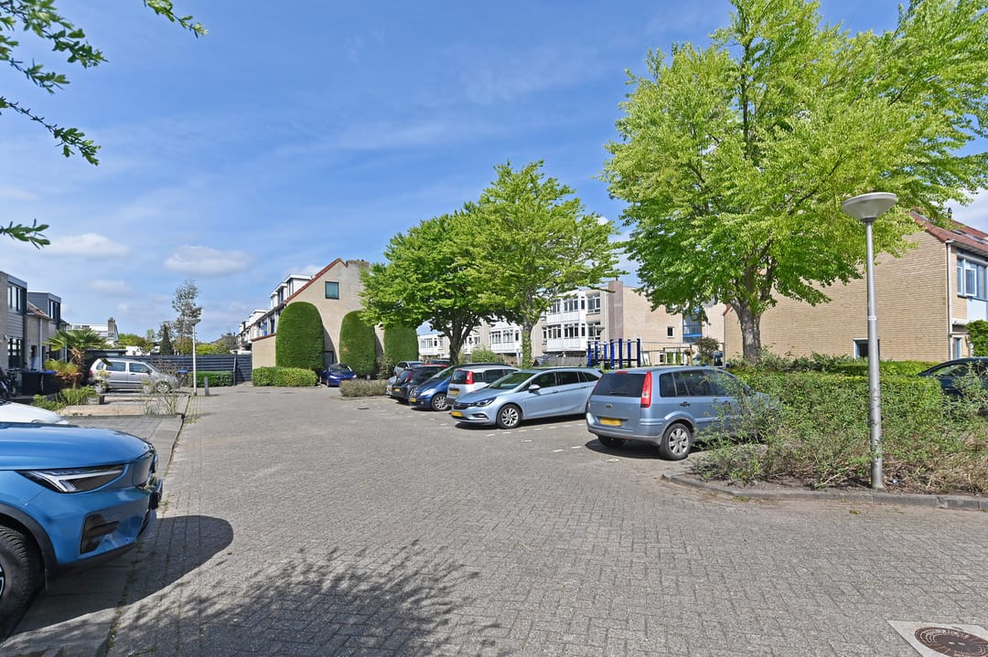 Photo 62 of De Warmoezerij 44