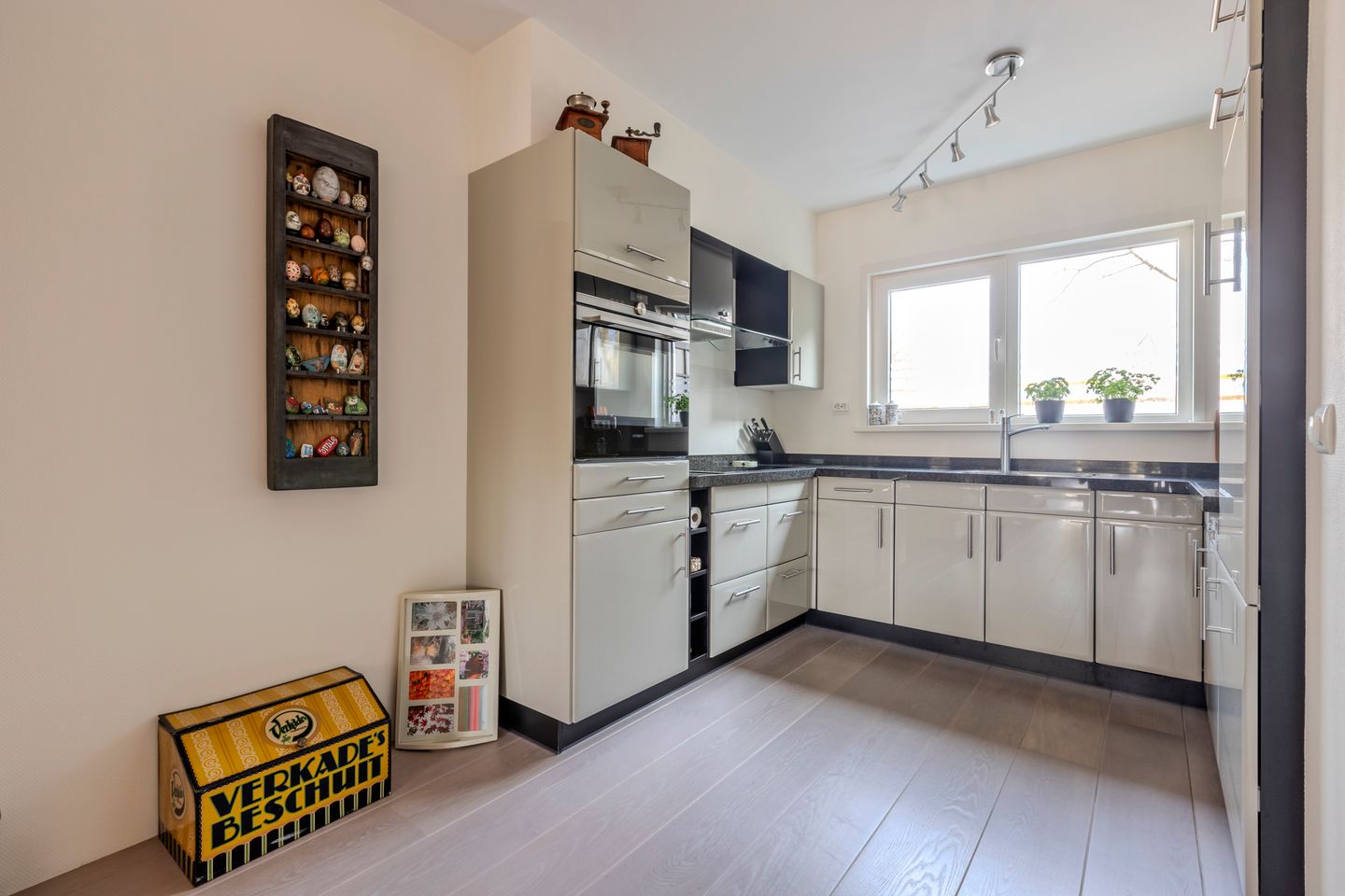 Photo 4 of Houweelstraat 14