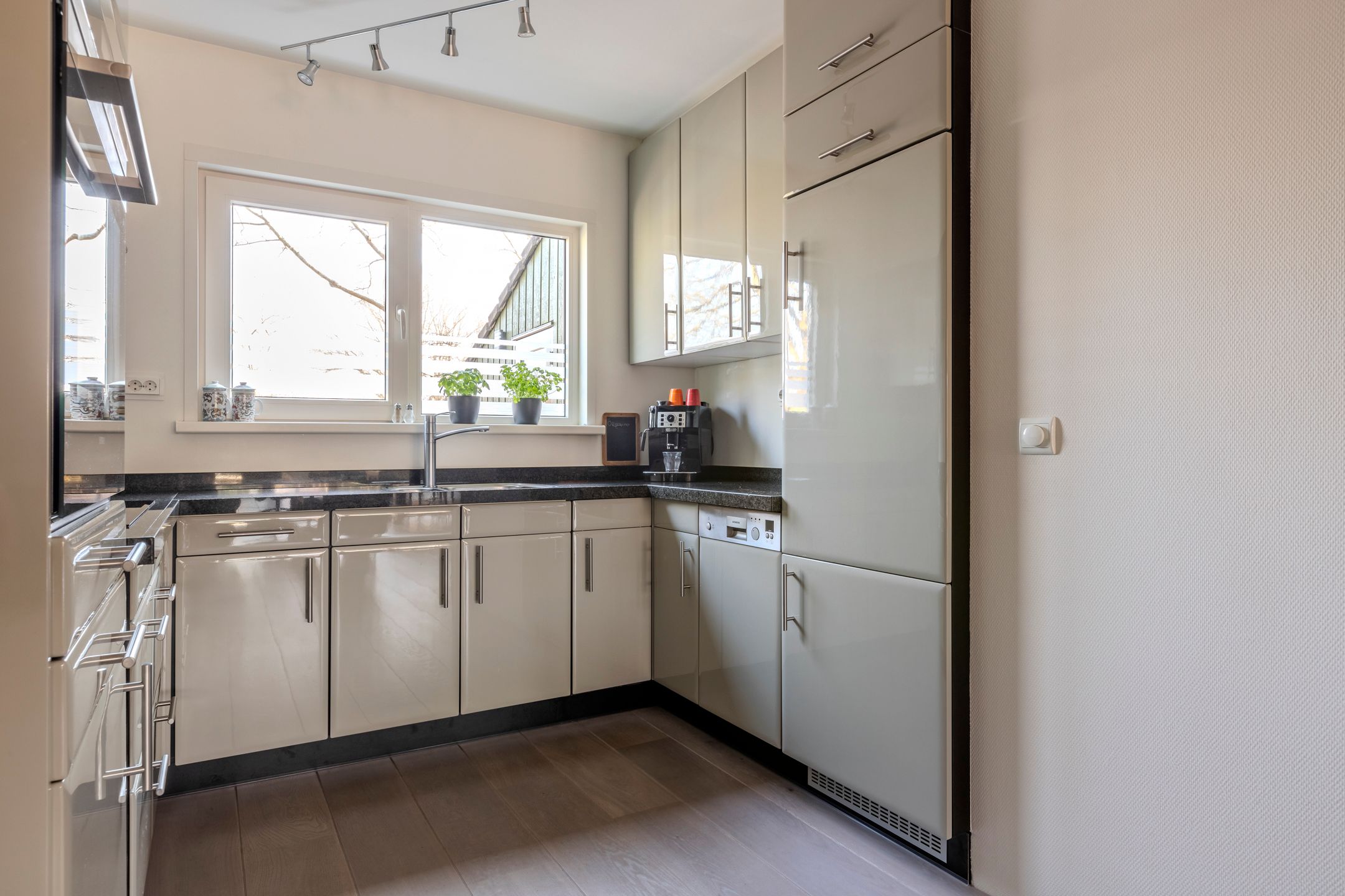 Photo 15 of Houweelstraat 14