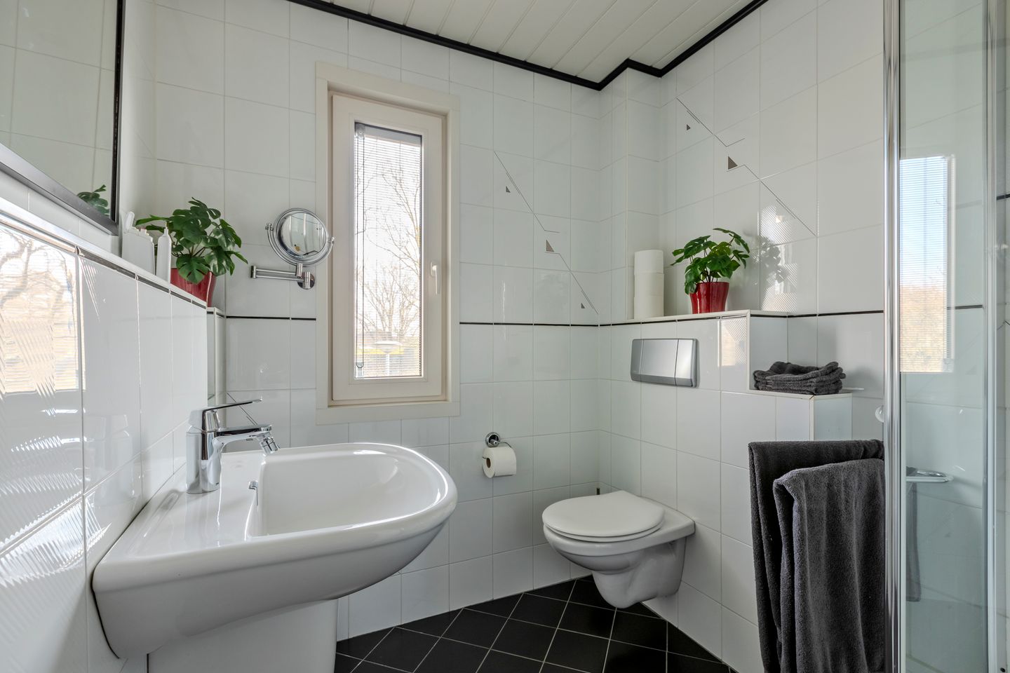 Photo 25 of Houweelstraat 14