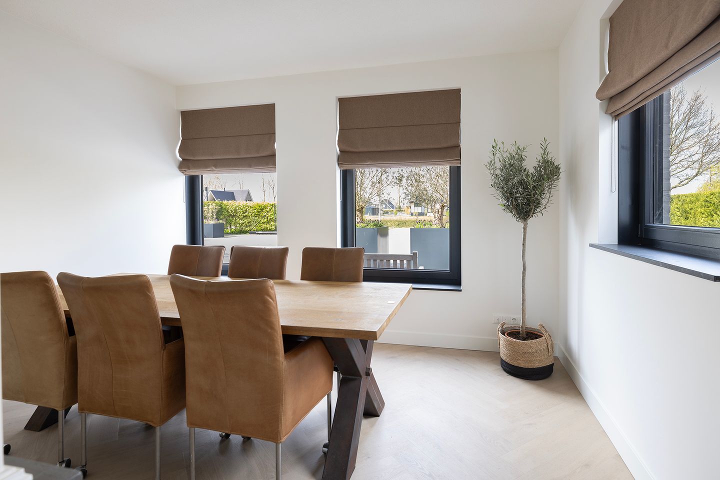 Foto 10 van Larense Laan 16