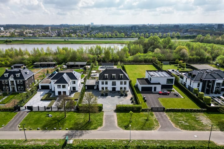 Foto 58 van Larense Laan 16