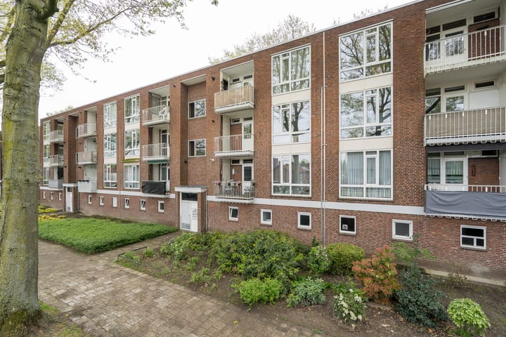 Photo 2 of Limburglaan 18