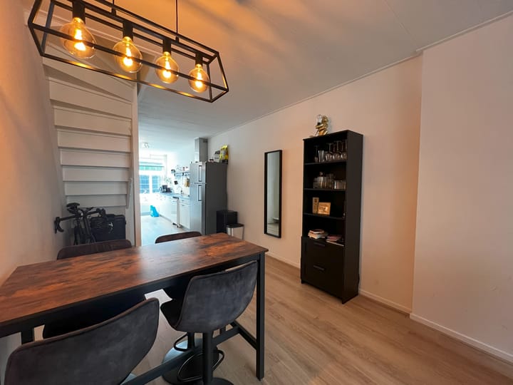 Photo 4 of Walestraat 11