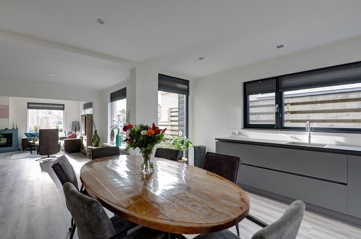 Foto 14 van Van Voortstraat 12