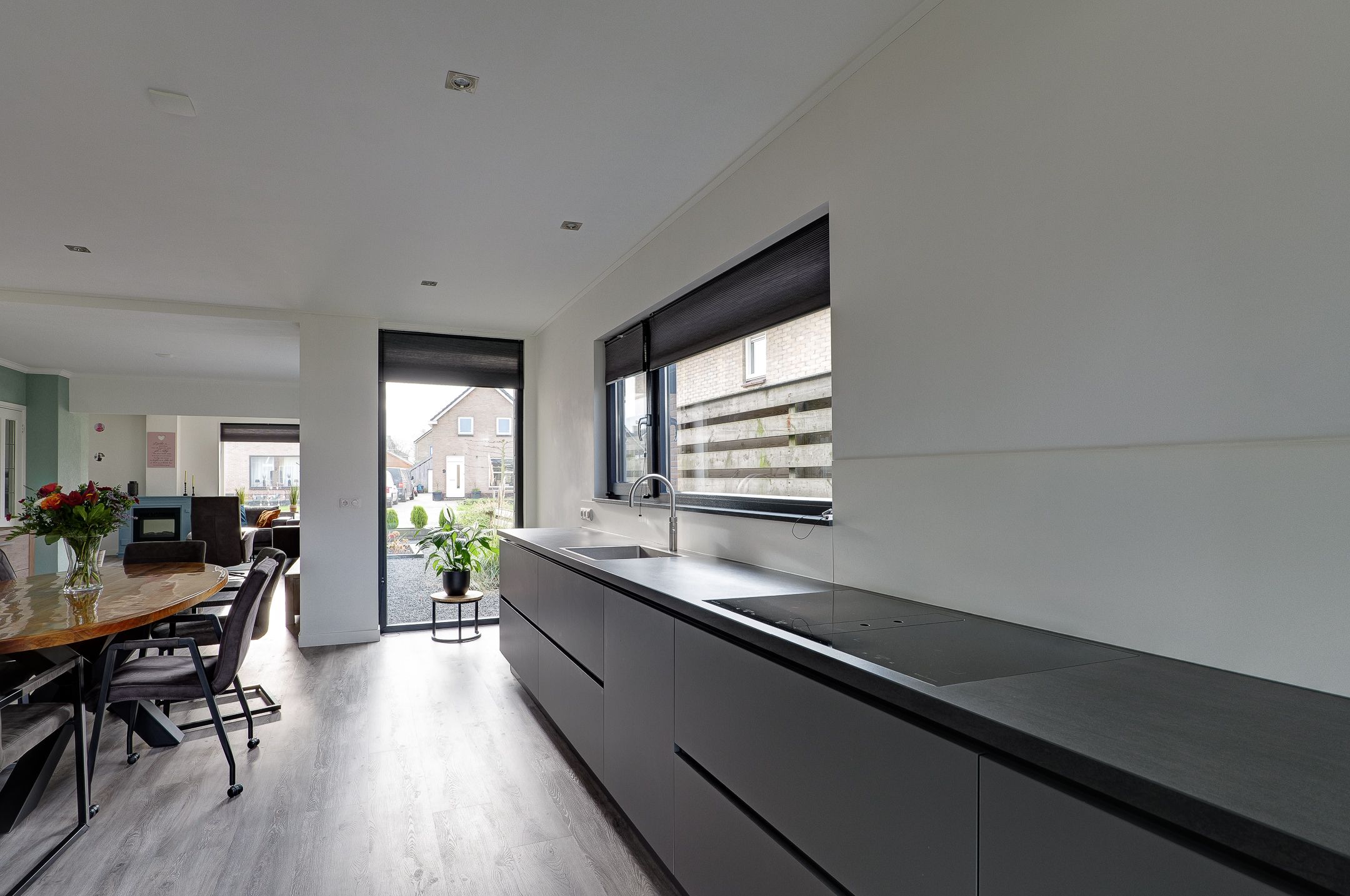 Photo 15 of Van Voortstraat 12