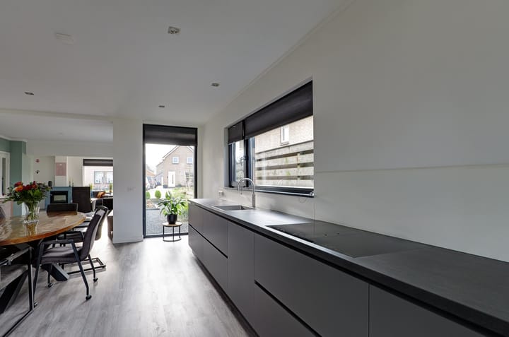 Foto 15 van Van Voortstraat 12