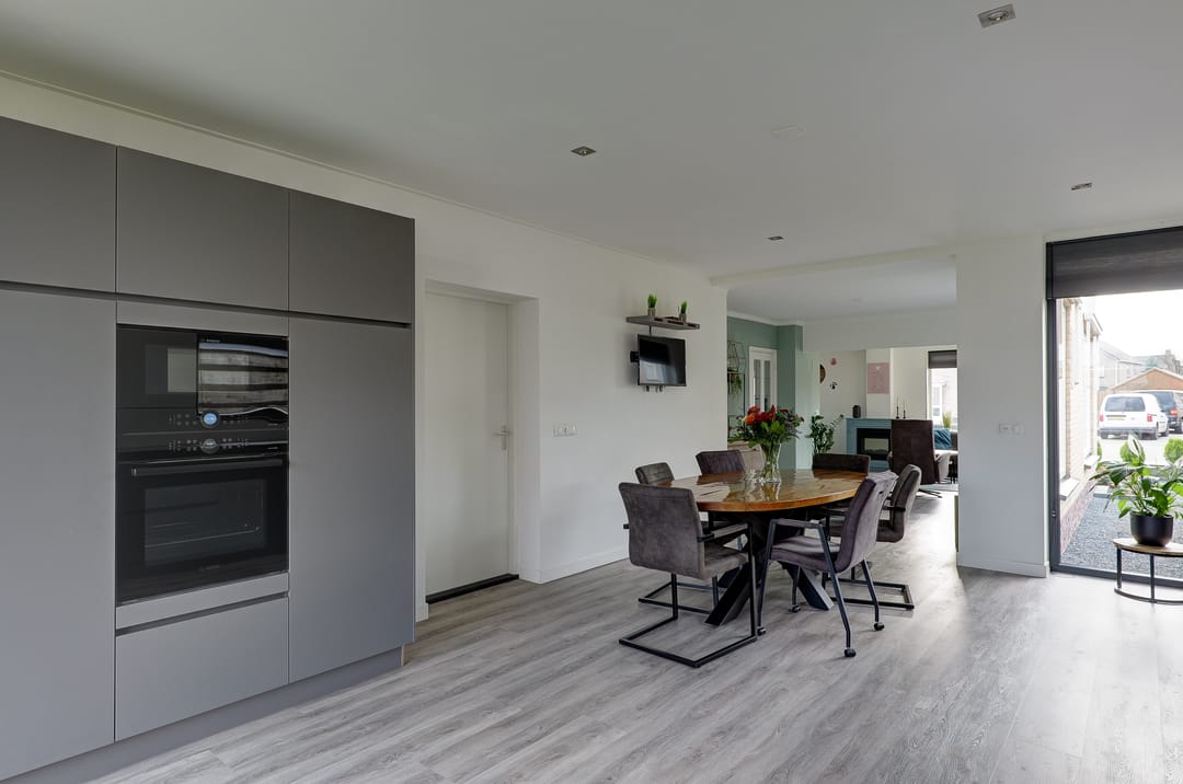 Photo 16 of Van Voortstraat 12