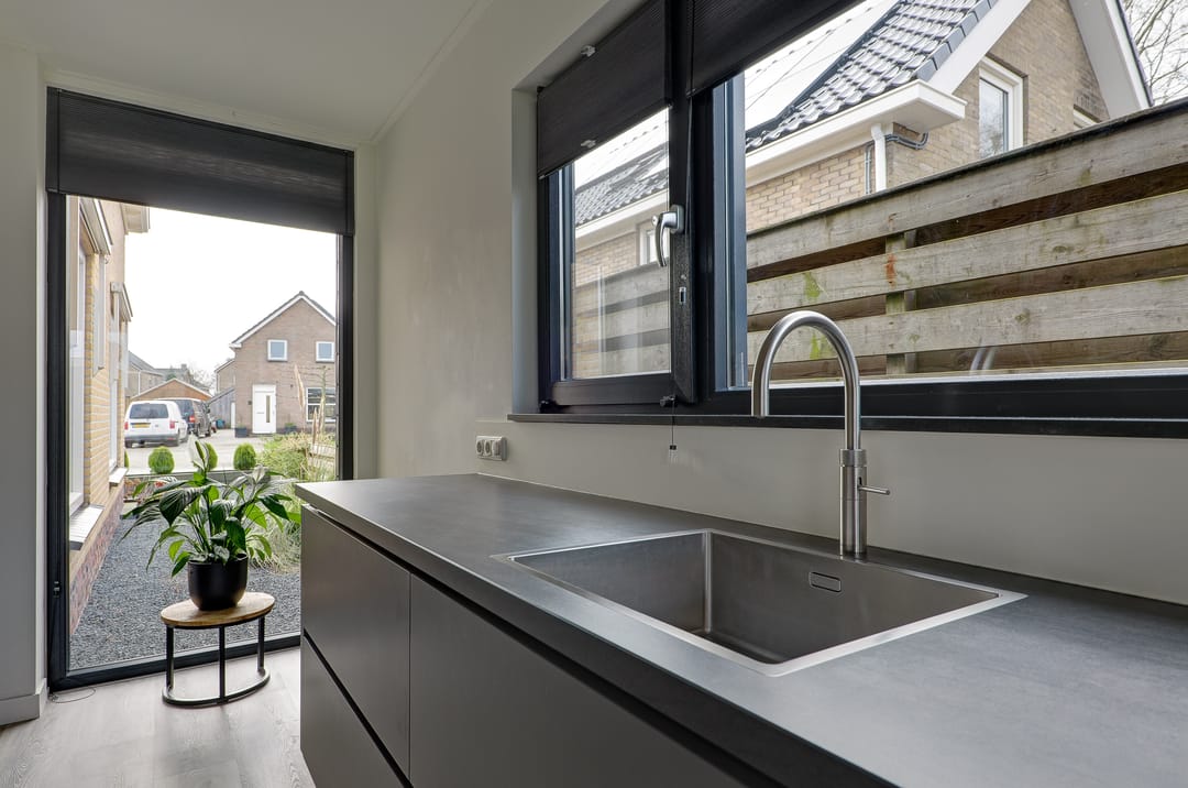 Photo 17 of Van Voortstraat 12