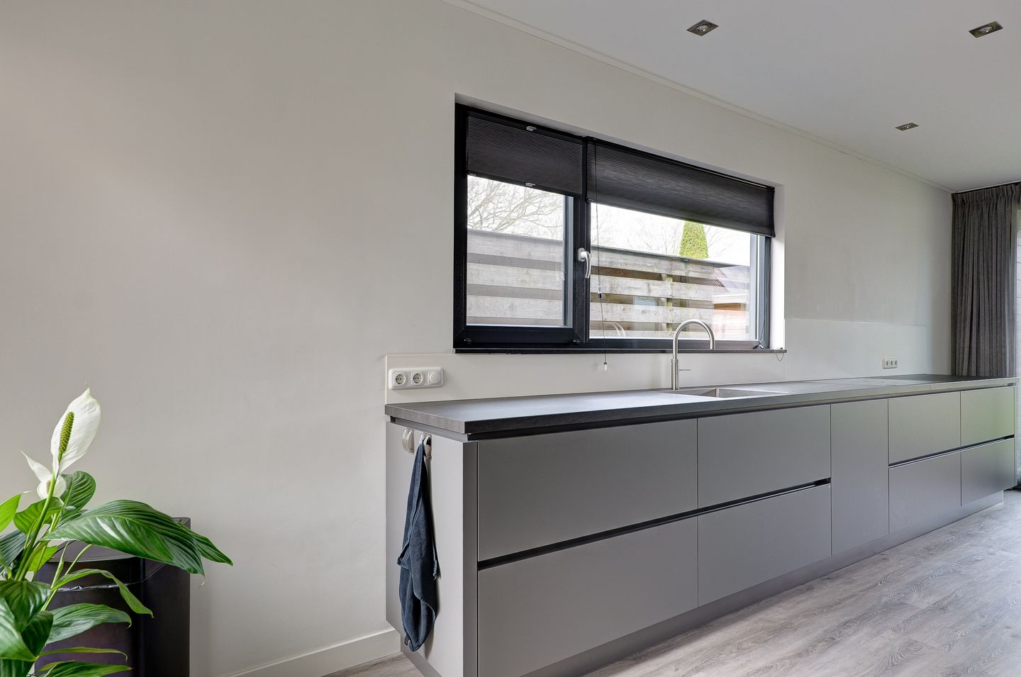 Photo 20 of Van Voortstraat 12