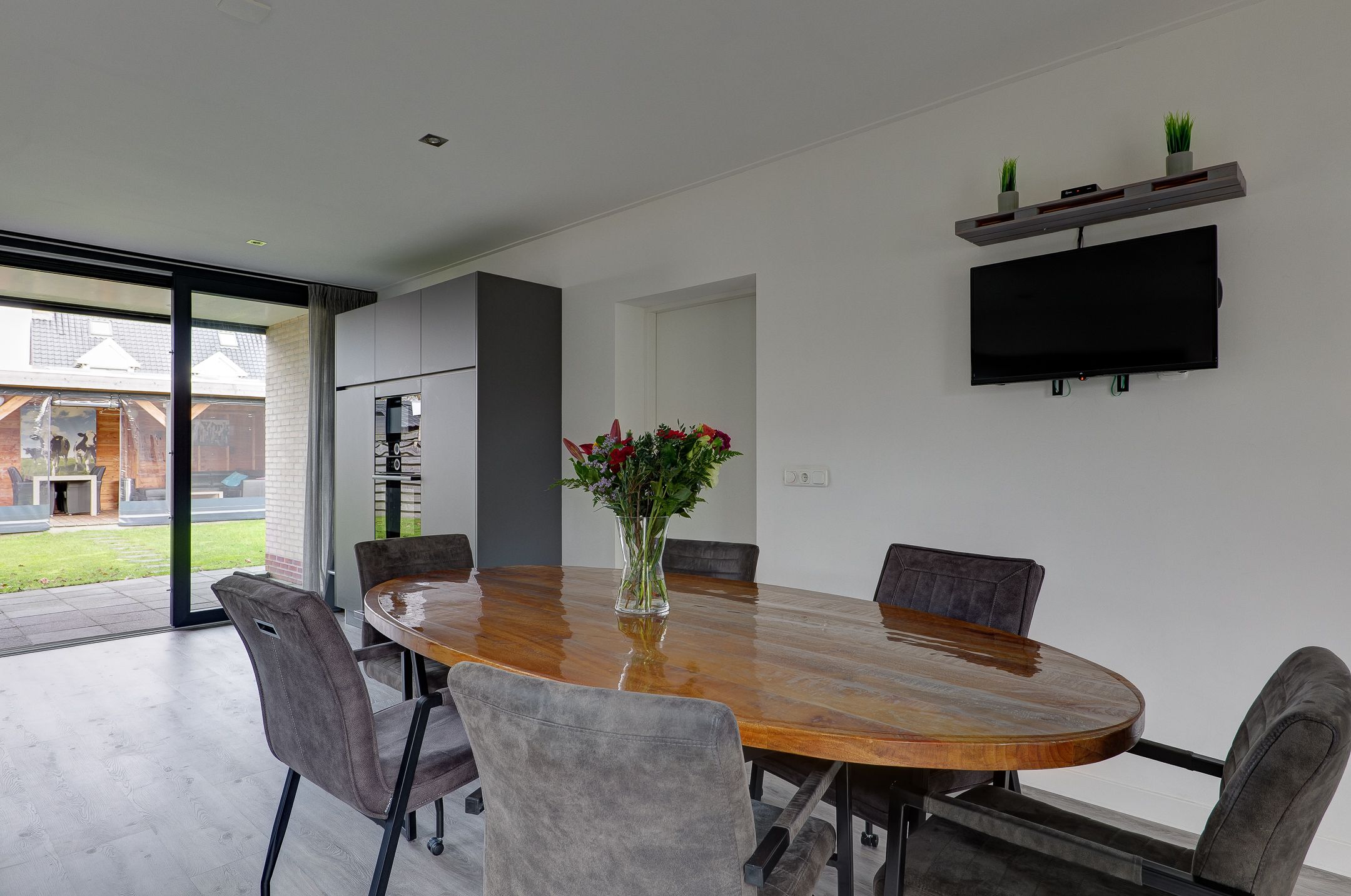 Photo 21 of Van Voortstraat 12