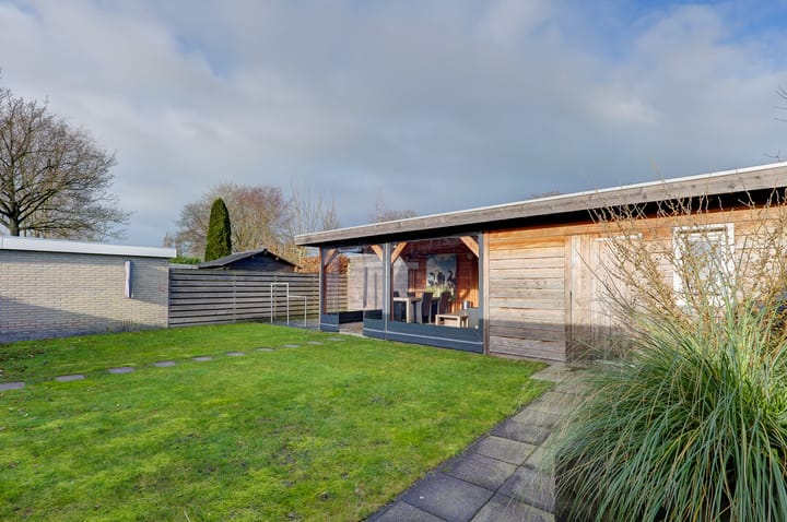 Foto 40 van Van Voortstraat 12