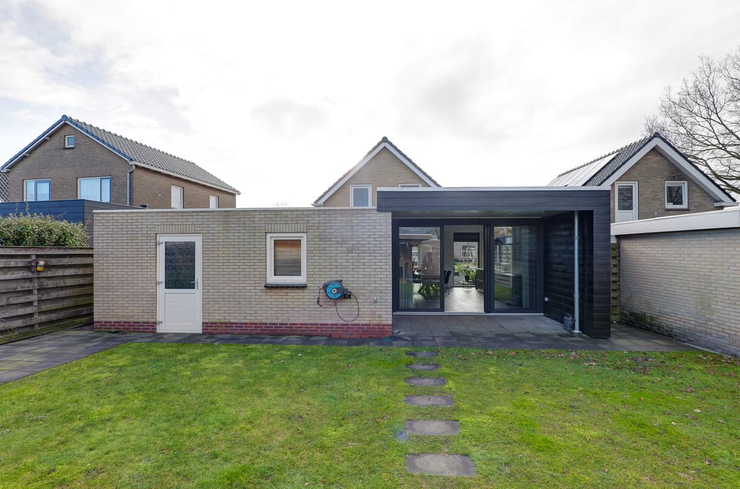 Photo 47 of Van Voortstraat 12