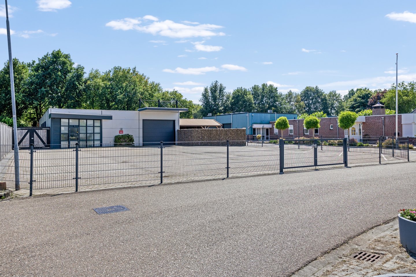 View photo 5 of Rigel 16