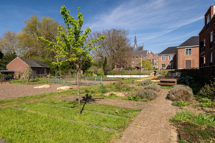 Foto 24 van Heinsbergerweg 12-B02