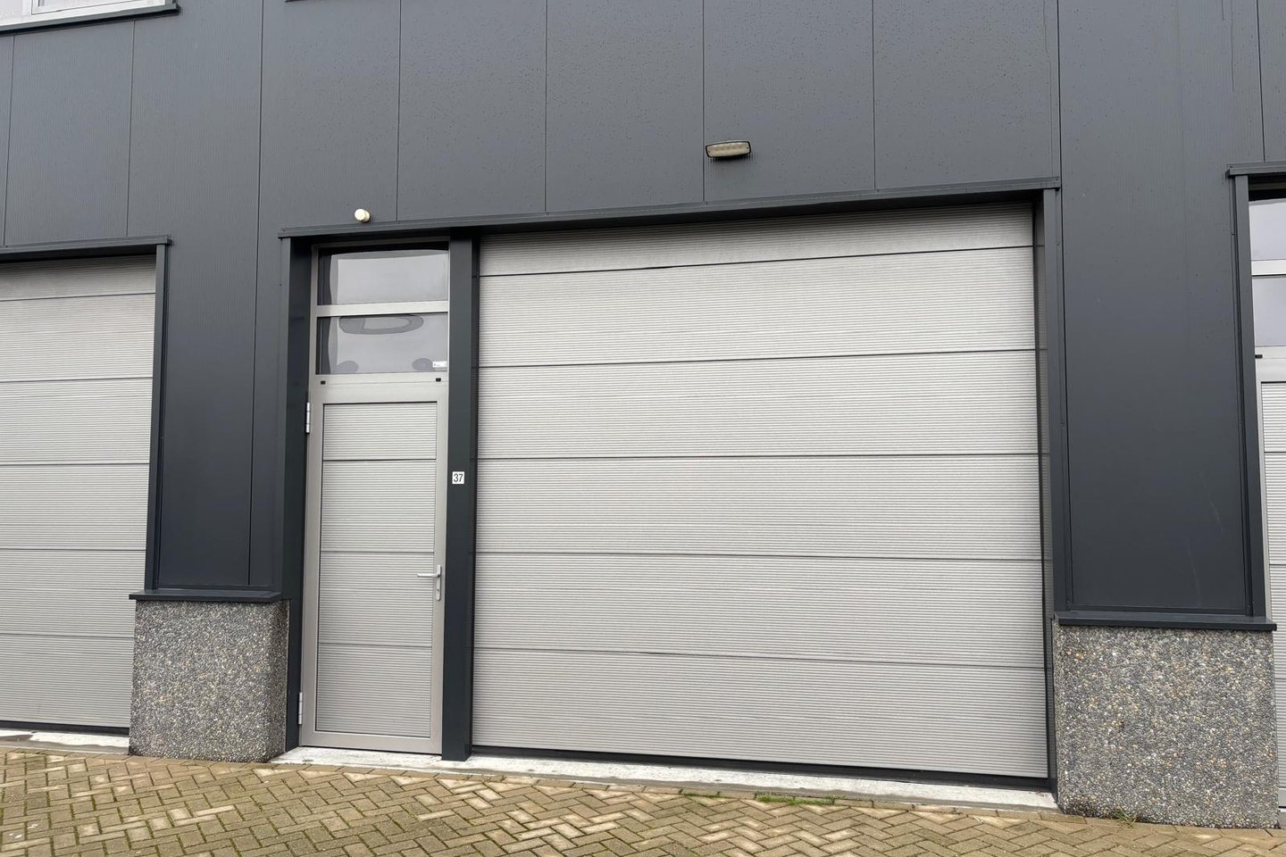 Bekijk foto 2 van Graaf van Solmsweg 99-E37
