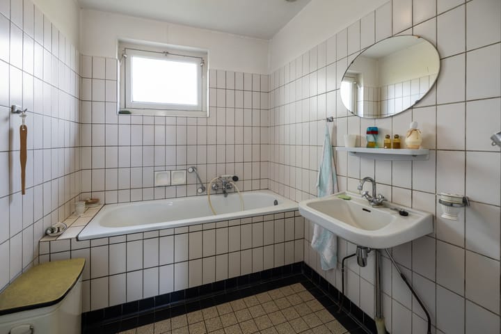 Photo 25 of Wijhendaalseweg 1-A