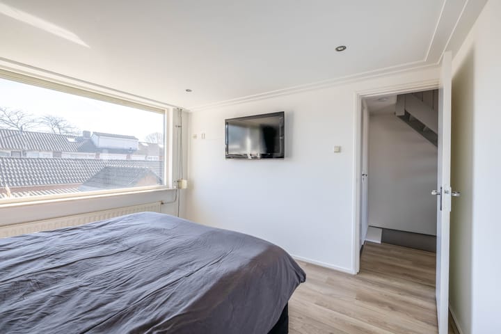 Foto 24 van Poelruitstraat 17