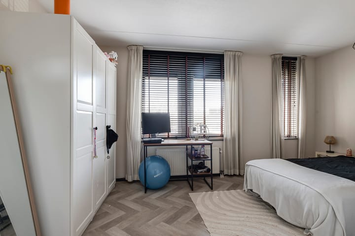 Photo 12 of A.H.H. Tolhuisenstraat 13